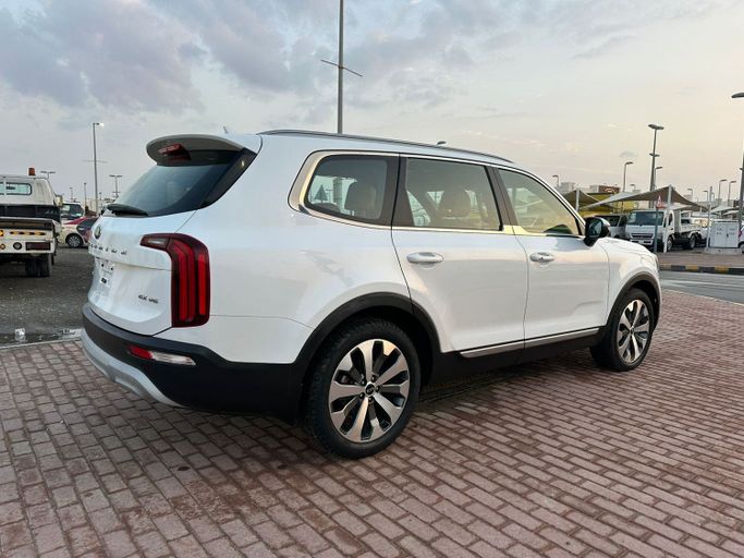 Подержанный Kia Telluride I, 3.8 л, 2020 в Шардже от Laqtah Used Cars Белый цвет. GCC | AUTO.AE