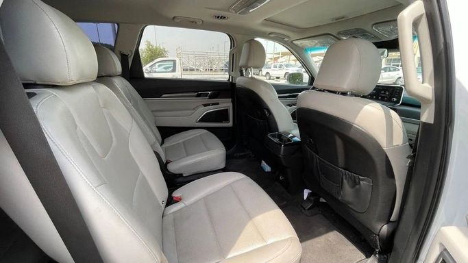 Used Kia Telluride I, 3.8 l, 2020 in Sharjah by Halla Cars, White color. American Specs | AUTO.AE