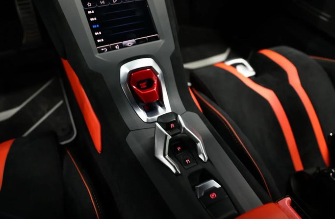 Used Lamborghini Huracán EVO Spyder I Facelift, 5.2 l, 2022 in Sharjah by Al Qassem Cars Trading, Blue color. American Specs | AUTO.AE