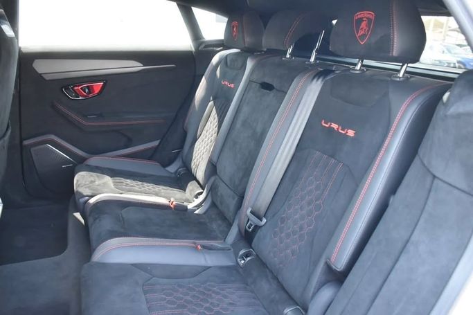 Подержанный Lamborghini Urus Performante I Рестайлинг, 4.0 л, 2023 в Шардже от Alfaris Used Cars Белый цвет.  | AUTO.AE