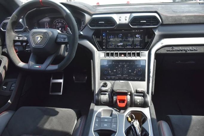 Подержанный Lamborghini Urus Performante I Рестайлинг, 4.0 л, 2023 в Шардже от Alfaris Used Cars Белый цвет.  | AUTO.AE