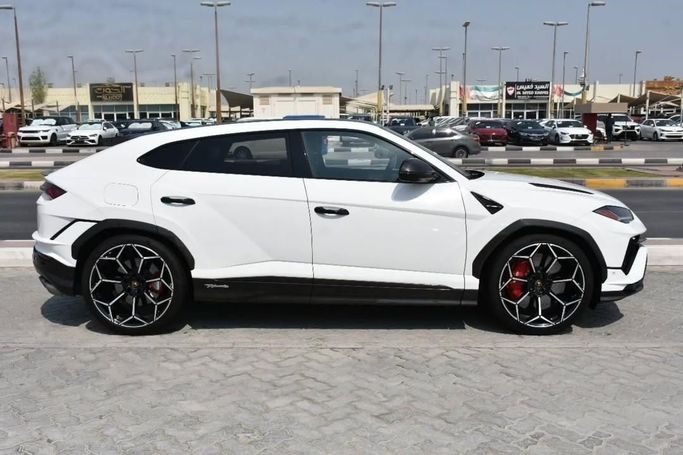 Подержанный Lamborghini Urus Performante I Рестайлинг, 4.0 л, 2023 в Шардже от Alfaris Used Cars Белый цвет.  | AUTO.AE