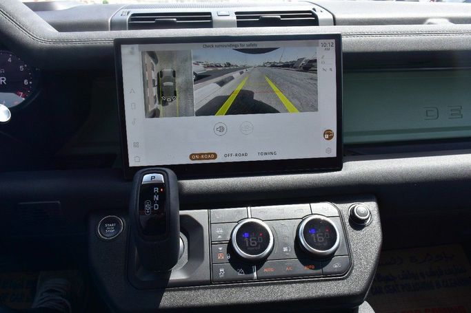 Подержанный Land Rover Defender 90 II, 3.0 л, 2023 в Шардже от Alfaris Used Cars Зеленый цвет.  | AUTO.AE