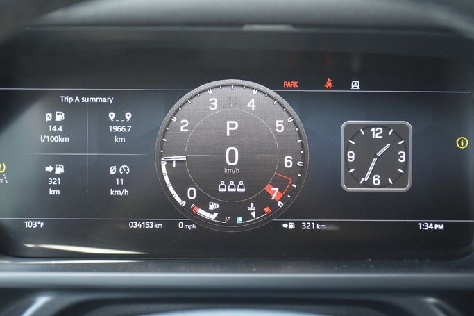 Подержанный Land Rover Defender 90 II, 3.0 л, 2024 в Шардже от Alfaris Used Cars Белый цвет.  | AUTO.AE