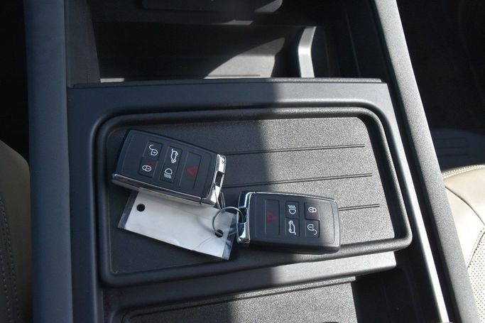 Подержанный Land Rover Defender 110 II, 3.0 л, 2023 в Шардже от Alfaris Used Cars Синий цвет.  | AUTO.AE
