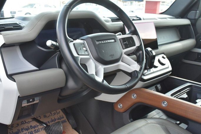 Подержанный Land Rover Defender 110 II, 3.0 л, 2022 в Шардже от Alfaris Used Cars Серый цвет.  | AUTO.AE