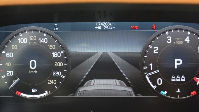 Подержанный Land Rover Defender 90 II, 3.0 л, 2021 в Шардже от Alfaris Used Cars Зеленый цвет.  | AUTO.AE