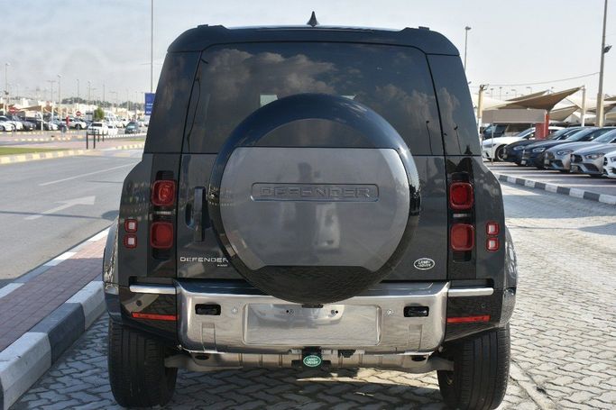 Подержанный Land Rover Defender 110 II, 3.0 л, 2023 в Шардже от Alfaris Used Cars Черный цвет.  | AUTO.AE