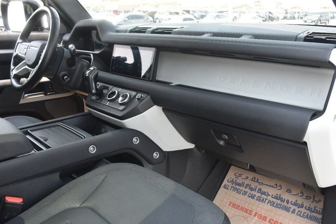Подержанный Land Rover Defender 110 II, 3.0 л, 2020 в Шардже от Alfaris Used Cars Белый цвет.  | AUTO.AE