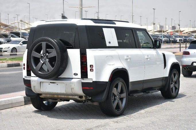 Подержанный Land Rover Defender 110 II, 3.0 л, 2020 в Шардже от Alfaris Used Cars Белый цвет.  | AUTO.AE