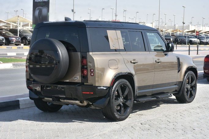 Подержанный Land Rover Defender 110 II, 3.0 л, 2020 в Шардже от Alfaris Used Cars Коричневый цвет.  | AUTO.AE