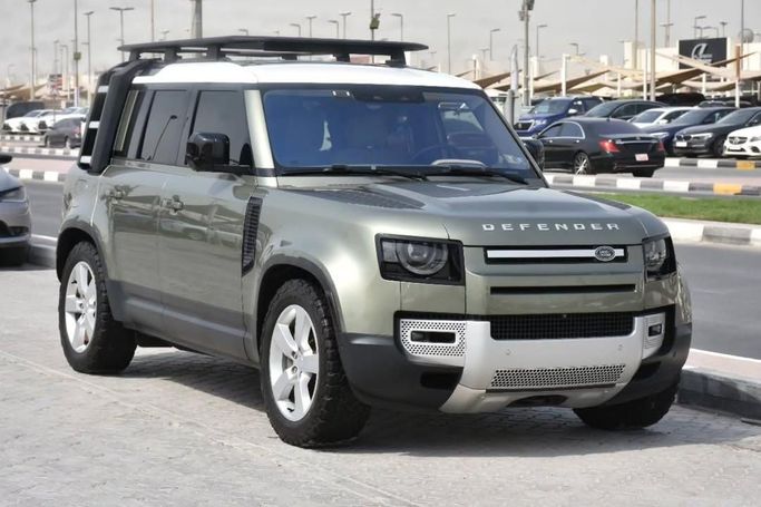 Подержанный Land Rover Defender 110 II, 3.0 л, 2022 в Шардже от Alfaris Used Cars Зеленый цвет.  | AUTO.AE