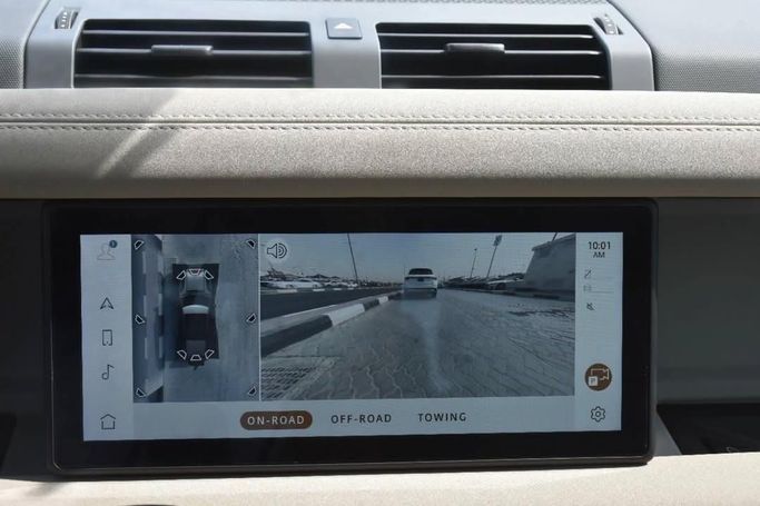 Подержанный Land Rover Defender 110 II, 3.0 л, 2022 в Шардже от Alfaris Used Cars Зеленый цвет.  | AUTO.AE