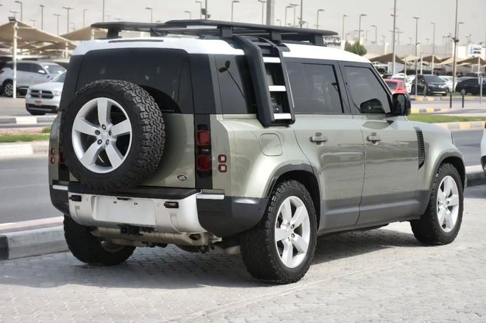 Подержанный Land Rover Defender 110 II, 3.0 л, 2022 в Шардже от Alfaris Used Cars Зеленый цвет.  | AUTO.AE