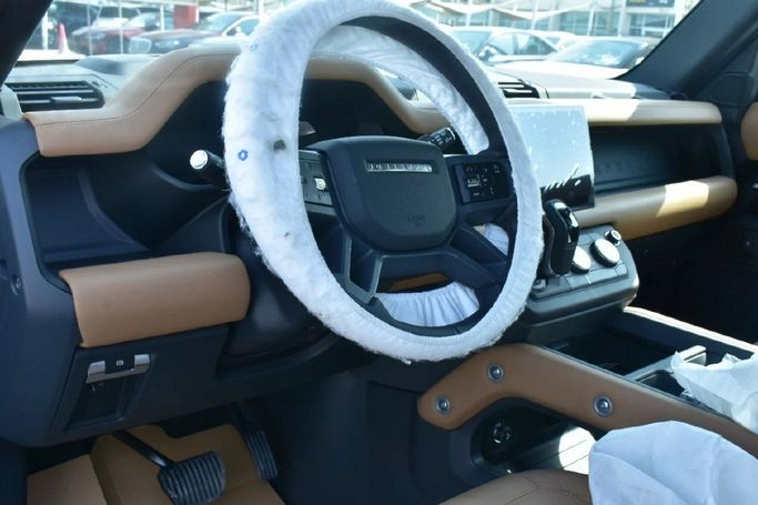 Новый Land Rover Defender 110 II, 3.0 л, 2025 в Шардже от Alfaris Used Cars Черный цвет. Other | AUTO.AE