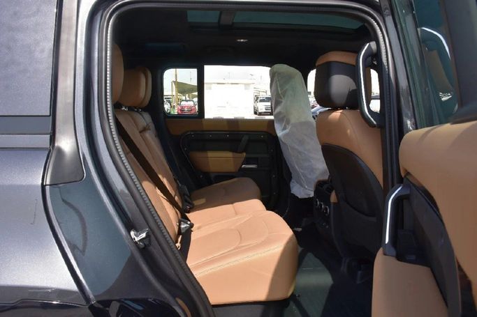 Новый Land Rover Defender 110 II, 3.0 л, 2025 в Шардже от Alfaris Used Cars Черный цвет. Other | AUTO.AE