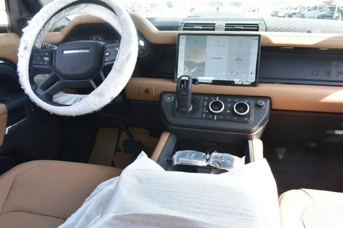 Новый Land Rover Defender 110 II, 3.0 л, 2025 в Шардже от Alfaris Used Cars Черный цвет. Other | AUTO.AE