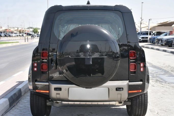 Новый Land Rover Defender 110 II, 2.0 л, 2025 в Шардже от Alfaris Used Cars Черный цвет.  | AUTO.AE