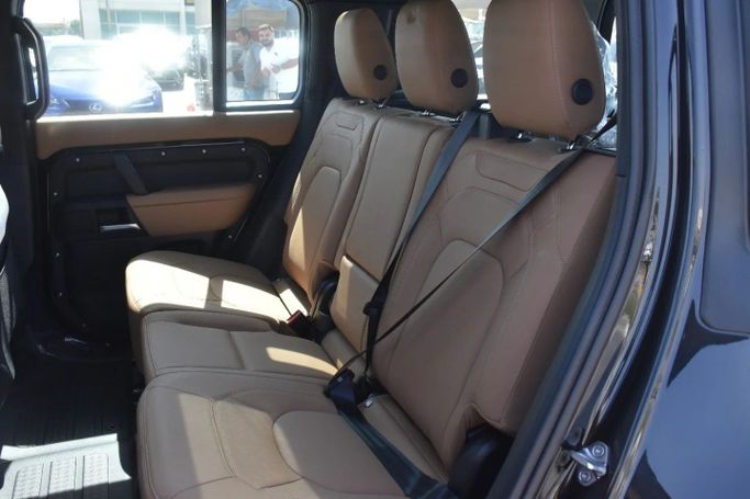 Новый Land Rover Defender 110 II, 2.0 л, 2025 в Шардже от Alfaris Used Cars Черный цвет. Other | AUTO.AE