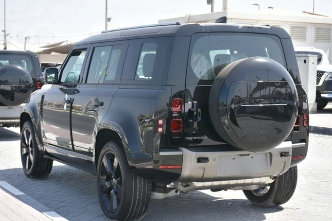Новый Land Rover Defender 110 II, 2.0 л, 2025 в Шардже от Alfaris Used Cars Черный цвет. Other | AUTO.AE