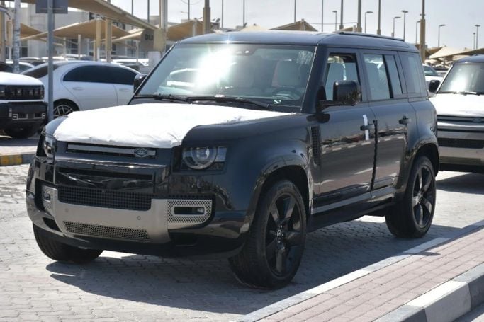 Новый Land Rover Defender P400 II, 3.0 л, 2025 в Шардже от Alfaris Used Cars Черный цвет. Other | AUTO.AE