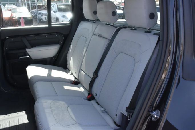 Новый Land Rover Defender P400 II, 3.0 л, 2025 в Шардже от Alfaris Used Cars Черный цвет. Other | AUTO.AE