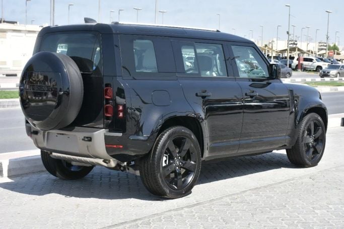 Новый Land Rover Defender P400 II, 3.0 л, 2025 в Шардже от Alfaris Used Cars Черный цвет. Other | AUTO.AE