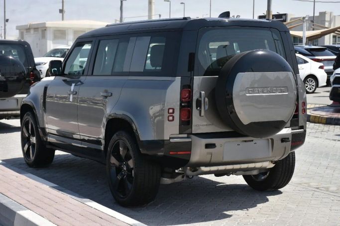 Новый Land Rover Defender 110 II, 2.0 л, 2025 в Шардже от Alfaris Used Cars Черный цвет. Other | AUTO.AE