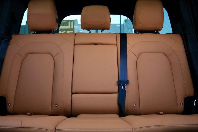 Подержанный Land Rover Defender P400 II, 3.0 л, 2023 в Шардже от Al Bake Used Cars Черный цвет.  | AUTO.AE