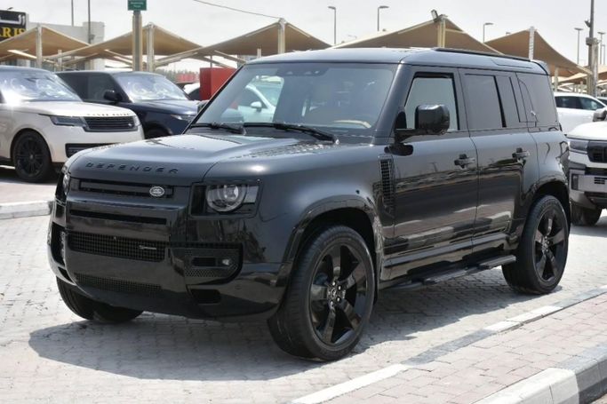 Подержанный Land Rover Defender 110 II, 2.0 л, 2023 в Шардже от Alfaris Used Cars Черный цвет. Other | AUTO.AE