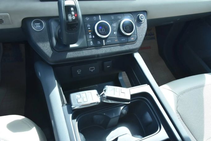 Подержанный Land Rover Defender 110 II, 3.0 л, 2023 в Шардже от Alfaris Used Cars Синий цвет. Other | AUTO.AE