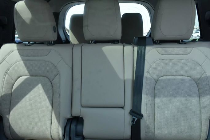 Подержанный Land Rover Defender 110 II, 3.0 л, 2023 в Шардже от Alfaris Used Cars Синий цвет. Other | AUTO.AE
