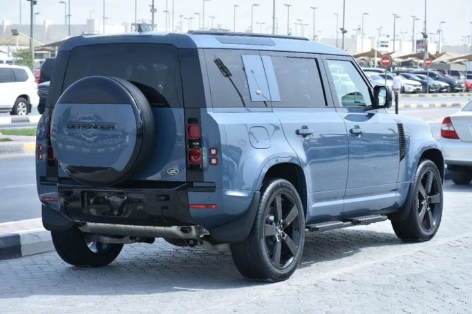 Подержанный Land Rover Defender 110 II, 3.0 л, 2023 в Шардже от Alfaris Used Cars Синий цвет. Other | AUTO.AE