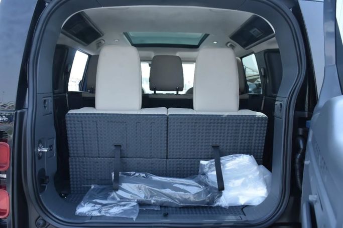 Подержанный Land Rover Defender 110 II, 3.0 л, 2023 в Шардже от Alfaris Used Cars Синий цвет. Other | AUTO.AE