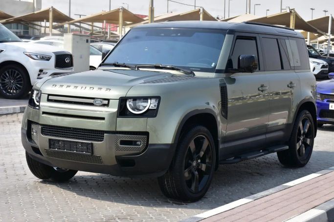 Подержанный Land Rover Defender 110 II, 3.0 л, 2022 в Шардже от Alfaris Used Cars Зеленый цвет. Other | AUTO.AE