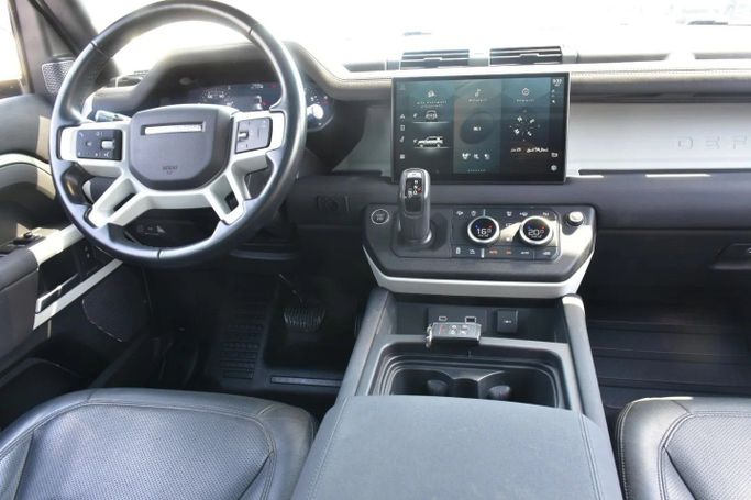 Подержанный Land Rover Defender 110 II, 3.0 л, 2022 в Шардже от Alfaris Used Cars Зеленый цвет. Other | AUTO.AE