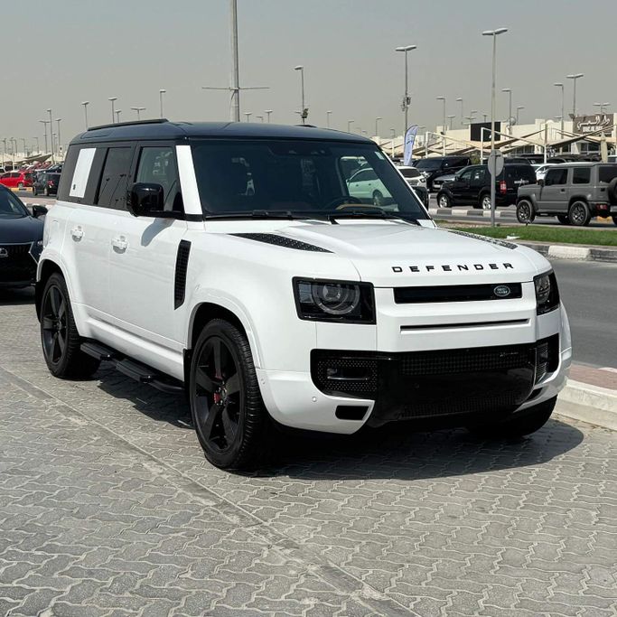 Used Land Rover Defender P400 II, 3.0 l, 2023 in Sharjah by Alfaris Used Cars, White color. Other | AUTO.AE