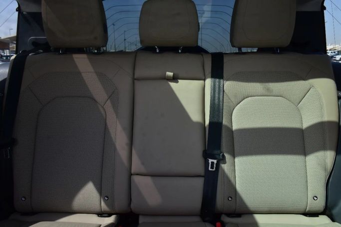 Used Land Rover Defender 90 II, 3.0 l, 2023 in Sharjah by Alfaris Used Cars, White color. Other | AUTO.AE