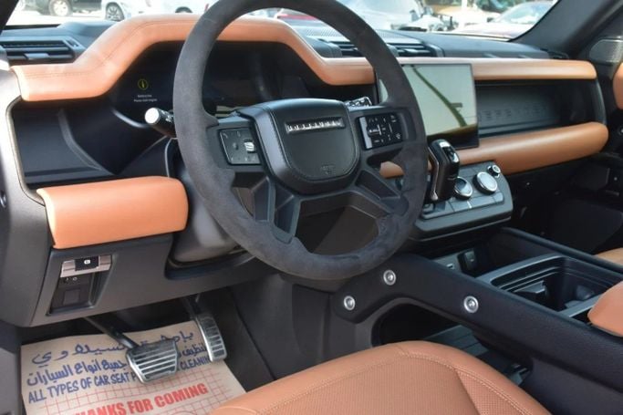 Подержанный Land Rover Defender 90 II, 5.0 л, 2024 в Шардже от Alfaris Used Cars Черный цвет. Other | AUTO.AE