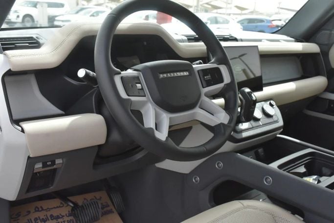 Подержанный Land Rover Defender 110 II, 3.0 л, 2023 в Шардже от Alfaris Used Cars Серый цвет. Other | AUTO.AE