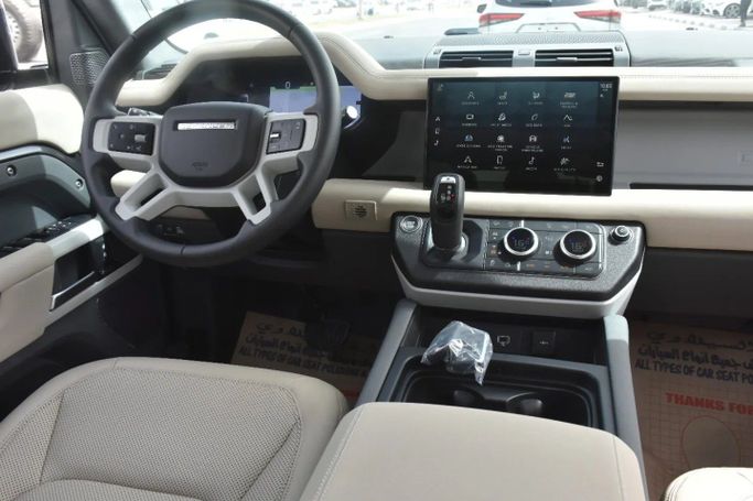 Подержанный Land Rover Defender 110 II, 3.0 л, 2023 в Шардже от Alfaris Used Cars Серый цвет. Other | AUTO.AE