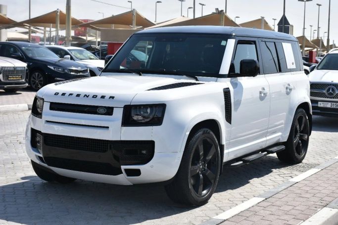 Подержанный Land Rover Defender 110 II, 3.0 л, 2024 в Шардже от Alfaris Used Cars Белый цвет. Other | AUTO.AE