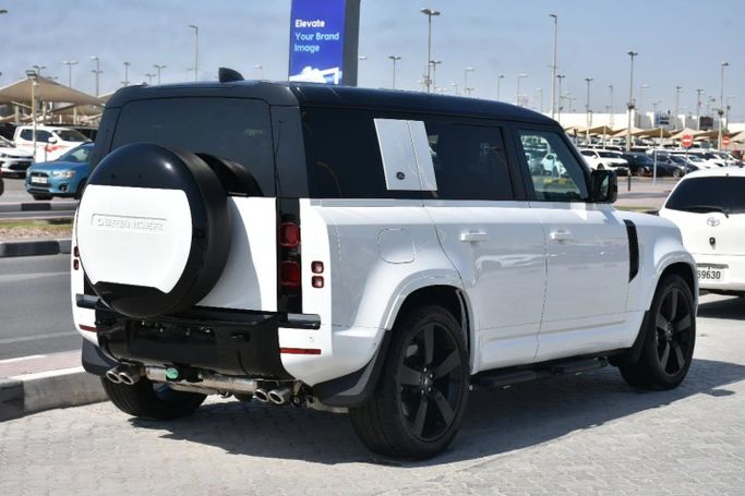 Подержанный Land Rover Defender 110 II, 3.0 л, 2024 в Шардже от Alfaris Used Cars Белый цвет. Other | AUTO.AE