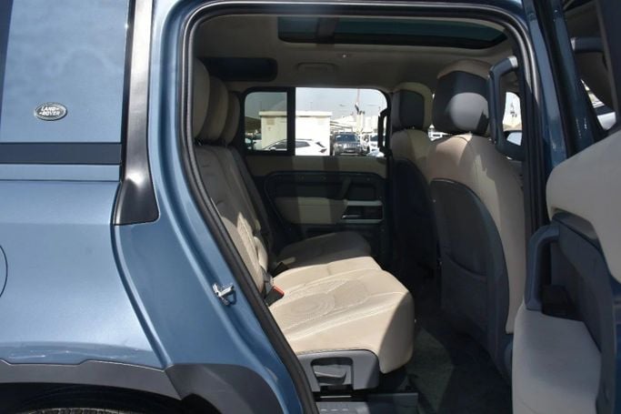 Подержанный Land Rover Defender 110 II, 3.0 л, 2023 в Шардже от Alfaris Used Cars Синий цвет. Other | AUTO.AE