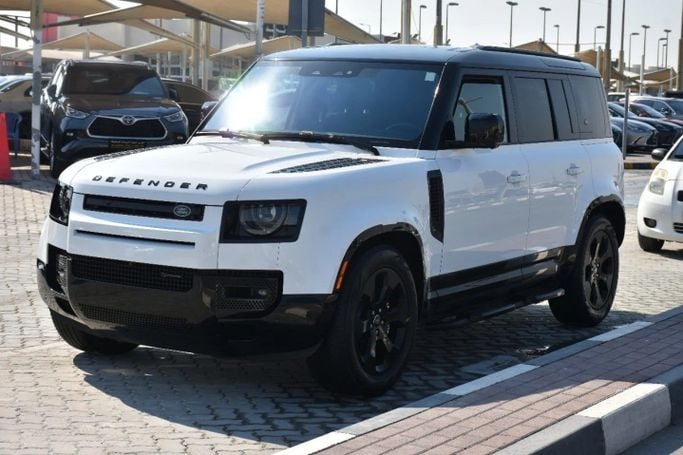 Подержанный Land Rover Defender 110 II, 3.0 л, 2022 в Шардже от Alfaris Used Cars Белый цвет. Other | AUTO.AE