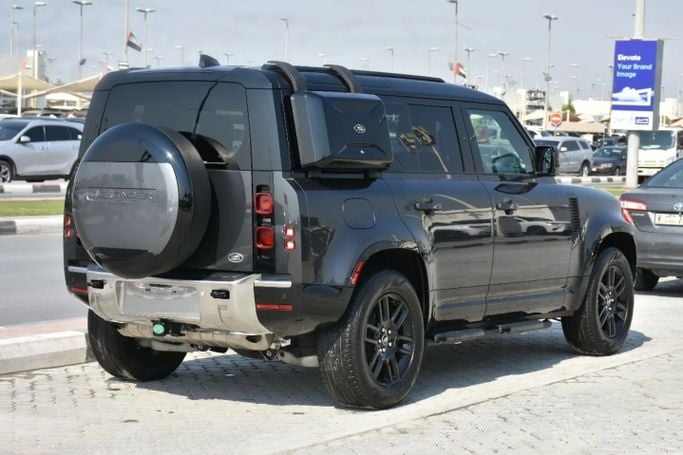 Подержанный Land Rover Defender 110 II, 3.0 л, 2023 в Шардже от Alfaris Used Cars Черный цвет. Other | AUTO.AE