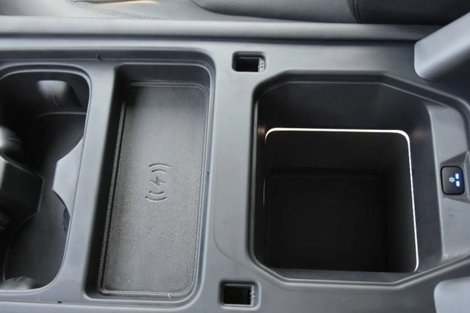 Подержанный Land Rover Defender 110 II, 3.0 л, 2023 в Шардже от Alfaris Used Cars Черный цвет. Other | AUTO.AE