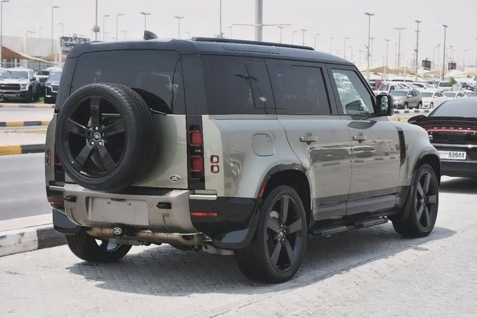 Подержанный Land Rover Defender 110 II, 3.0 л, 2022 в Шардже от Alfaris Used Cars Зеленый цвет. Other | AUTO.AE