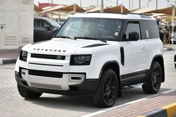 Подержанный Land Rover Defender 90 II, 3.0 л, 2023 в Шардже от Alfaris Used Cars Белый цвет. Other | AUTO.AE