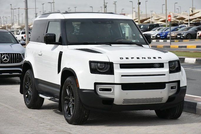 Подержанный Land Rover Defender 90 II, 3.0 л, 2023 в Шардже от Alfaris Used Cars Белый цвет. Other | AUTO.AE
